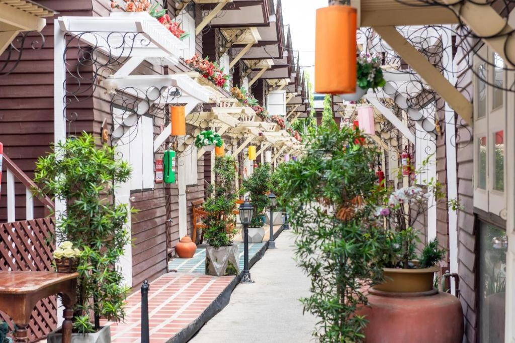 Resort Bangphlat Bangkok Kültér fotó